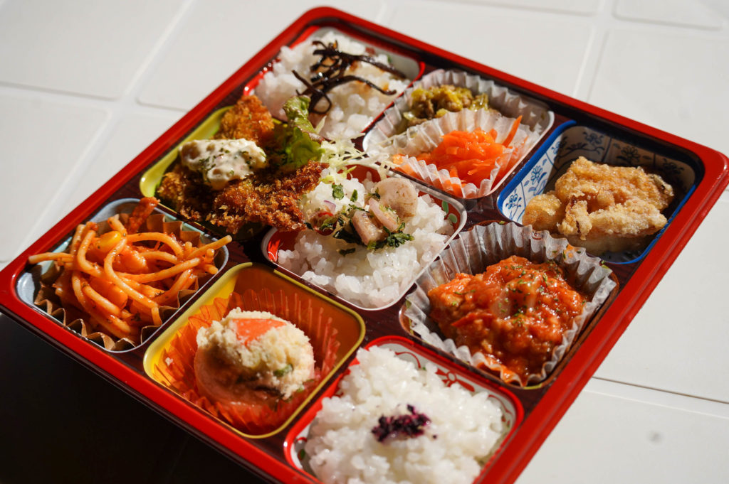 月壺彩り弁当